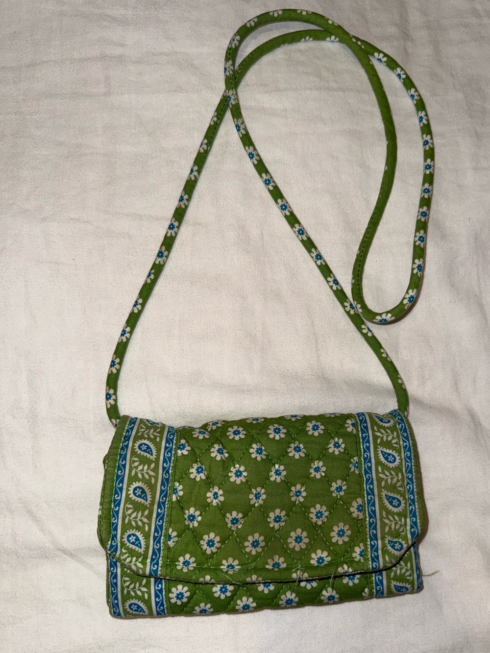 Vera Bradley Green Apple Daisy Wallet and Convertible Cross Body Bag